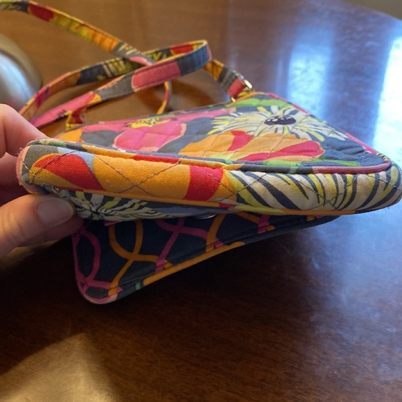 VERA BRADLEY floral adjustable crossbody purse. Pockets everywhere! Pretty!! - Picture 14 of 16